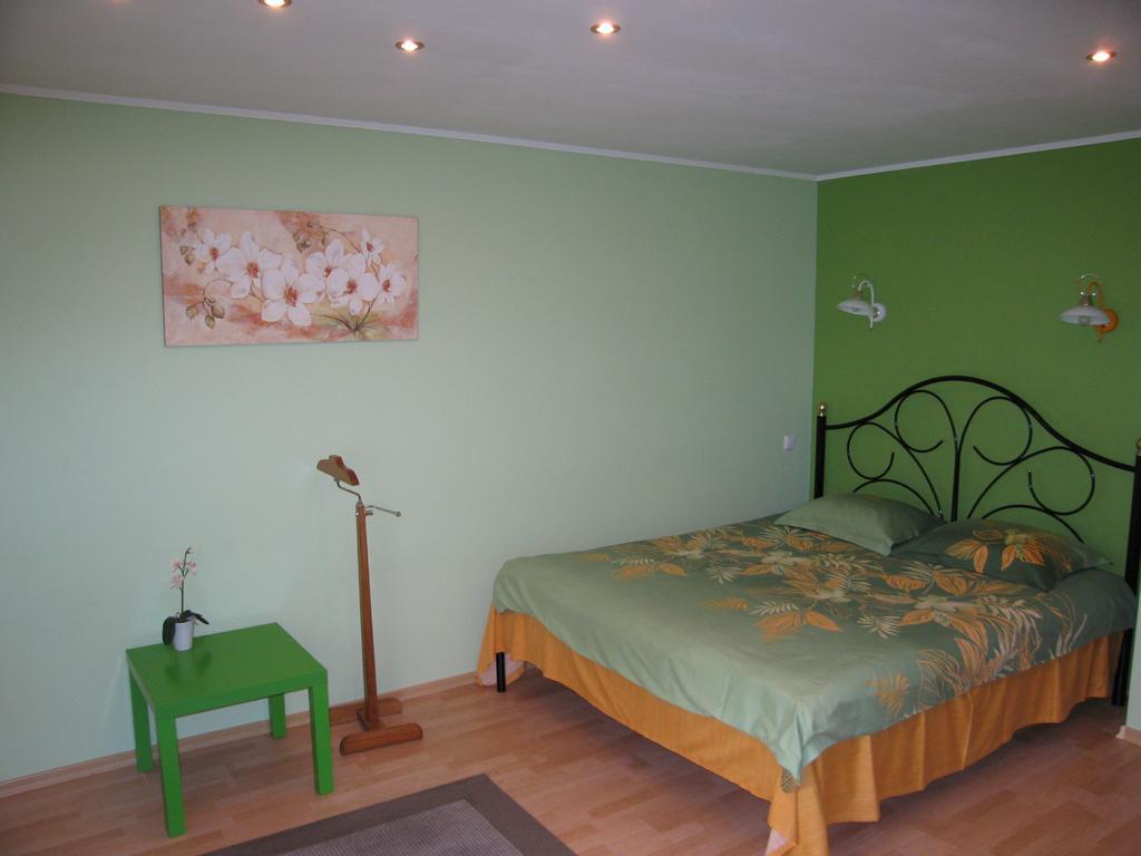 Hotel Service Predslava On Antonovicha Street Kiev Bilik gambar