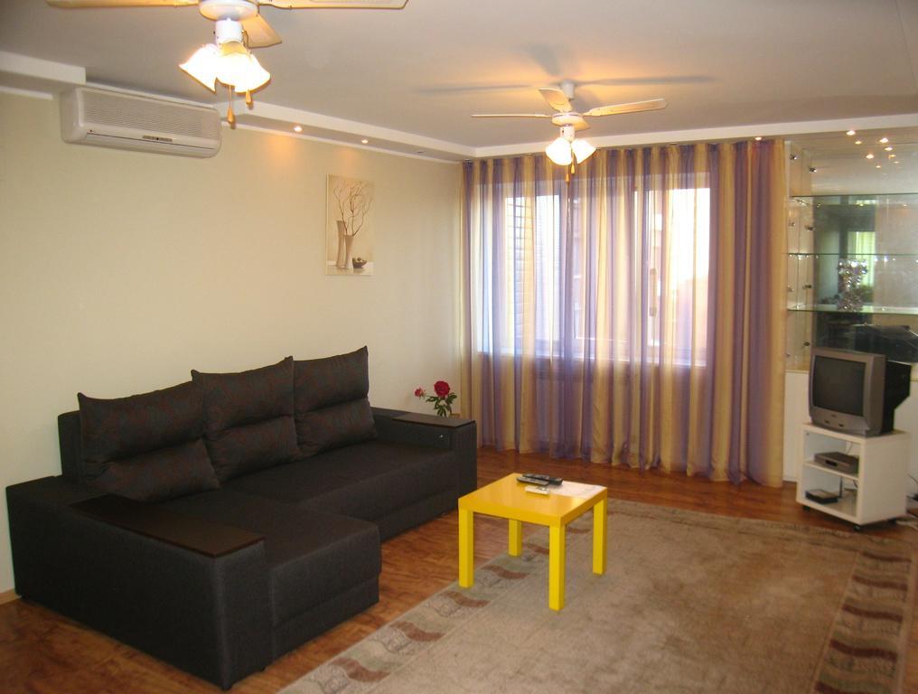 Hotel Service Predslava On Antonovicha Street Kiev Bilik gambar
